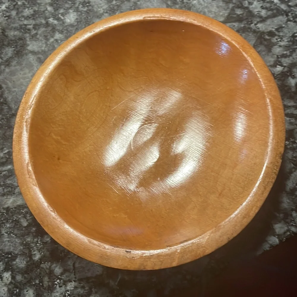 Beautiful set of 2 Munising shallow wood bowls‎